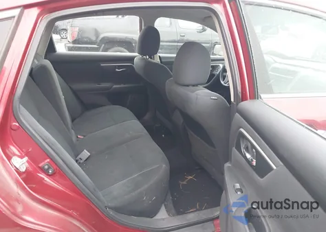 2015 Nissan Altima 2.5 z USA, uszkodzony, nr VIN 1N4AL3AP1FC208815